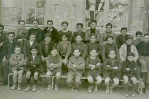 1938 école  primaire (3ieme en bas a partir de la gauche =marcel rossin et a côté son frére jean. 