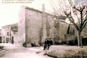 Château dit de "la Reine Jeanne" dos de la maison des fresques