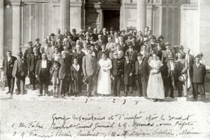 1920  la mairie de sorgues - (mariage provençal "costumes arlésiens)