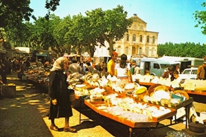 place de la mairie "le marché"