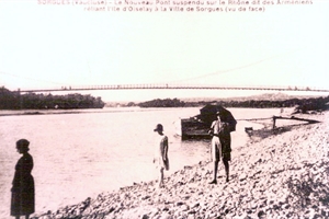 1926      pont suspendu  sur le rhone (dit des arméniens)