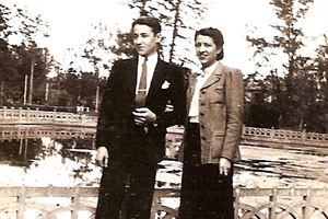 1943 : Parc Municipal  "Pâques" françis et sa soeur georgette pourcel