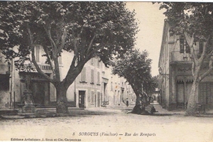 Place de la Républiqe et Rue des Remparts