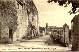  le vieux chateau et rue des remparts