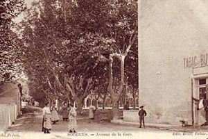 Place de la mairie (Avenue de la Gare)