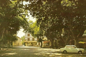 1960/1970  place de la république "au fond magasin bellucci"