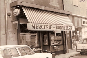 Années 1960 /  Mercerie Fine" Rue des Remparts (à côté ancienne droguerie Blachére puis Valibouze)