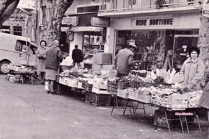     Années 1960 "Petit Marché"  Place de la Republique 