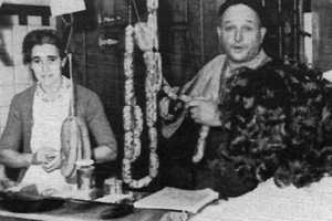 Années 1960 / "Boucherie Mouries" Rue St Sauveur.