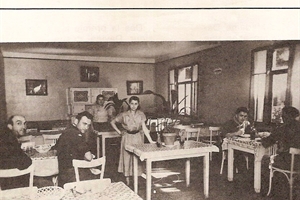 (6) /1953 Michel Davico  (a droite de façe)