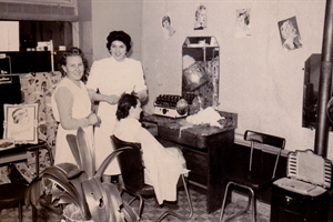 1948 Salon Aimée  avec A .Vaute et Maryse Bailletit