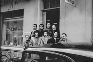    Années_1960 / "Salon Aimée " Rue des Remparts.