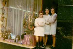 1970 Salon Aimée avec Françoise Reboul et Mme Carbonari