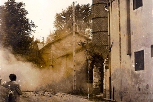 1960  grande cheminee ; chemin de la coquille(entree svce tecnique)