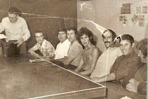 Années 1970  tennis de table  (marmot...?Brun