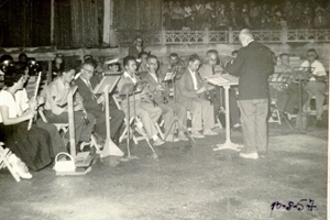 1957  (10-08)  école de musique
