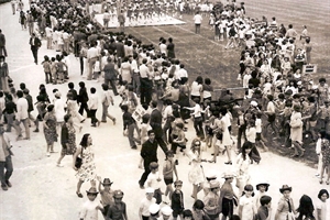 1977