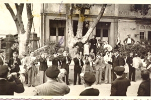 1940 devant le café de la gare Avenue Gentilly
