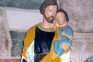 1950 " st joseph"  statue provenant de l'èglise de sorgues (offerte par le curé théolas a la famille deymier) repeinte par arnaud demory . Don des ann