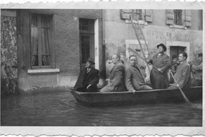 1951 Inondations- RN7 devant chez Chafer (Station de déshytration par infra rouge)
