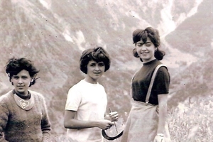 1962  camp d'été à villard : mireille roure,geneviève giraud,danièle olivier