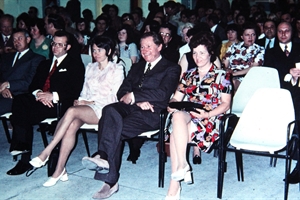 Salle des fêtes: les maires Guenter Feußner et Fernand Marin avec Erna Feußner et Claude Marin