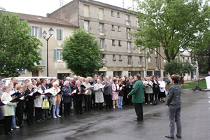 60eme du fin de guerre: les chorales chante  Moorsodaten (Chant de Marais)